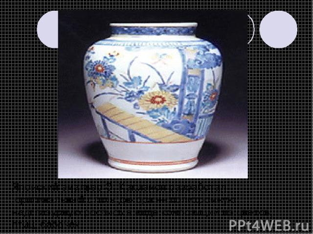 Японский эмальер Э. Какиэмон разработал оригинальный стиль декора — полихромную надглазурную роспись в виде композиций из цветов, птиц, бабочек