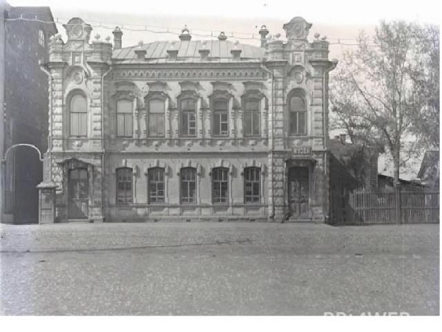 В сентябре 1919 года Челябинск стал центром созданной Челябинской губернии, преобразованной в 1924 году в Челябинский округ Уральской области. 17 января 1934 года город стал областным центром Челябинской области.  
